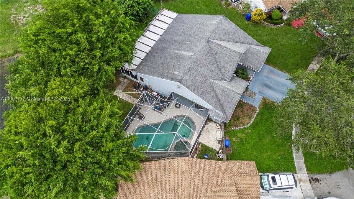 Small Image of 1600 SOUTH WEST 87TH AVE, Pembroke Pines Number 25