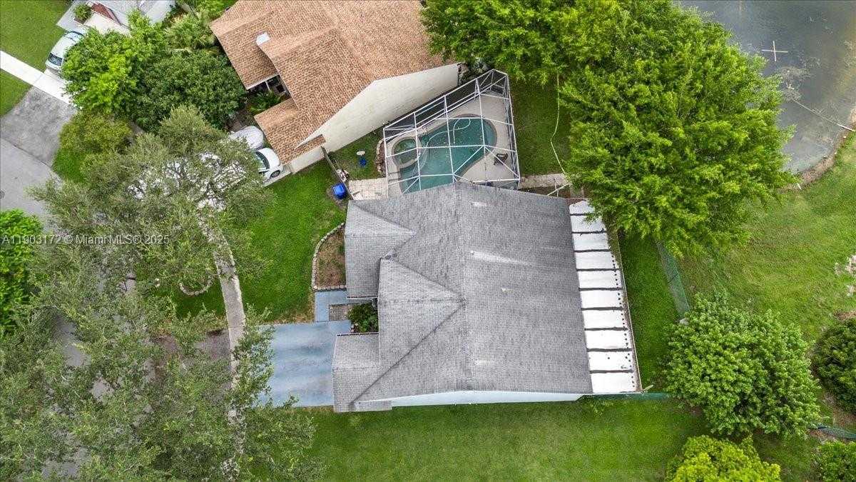 Small Image of 1600 SOUTH WEST 87TH AVE, Pembroke Pines Number 27