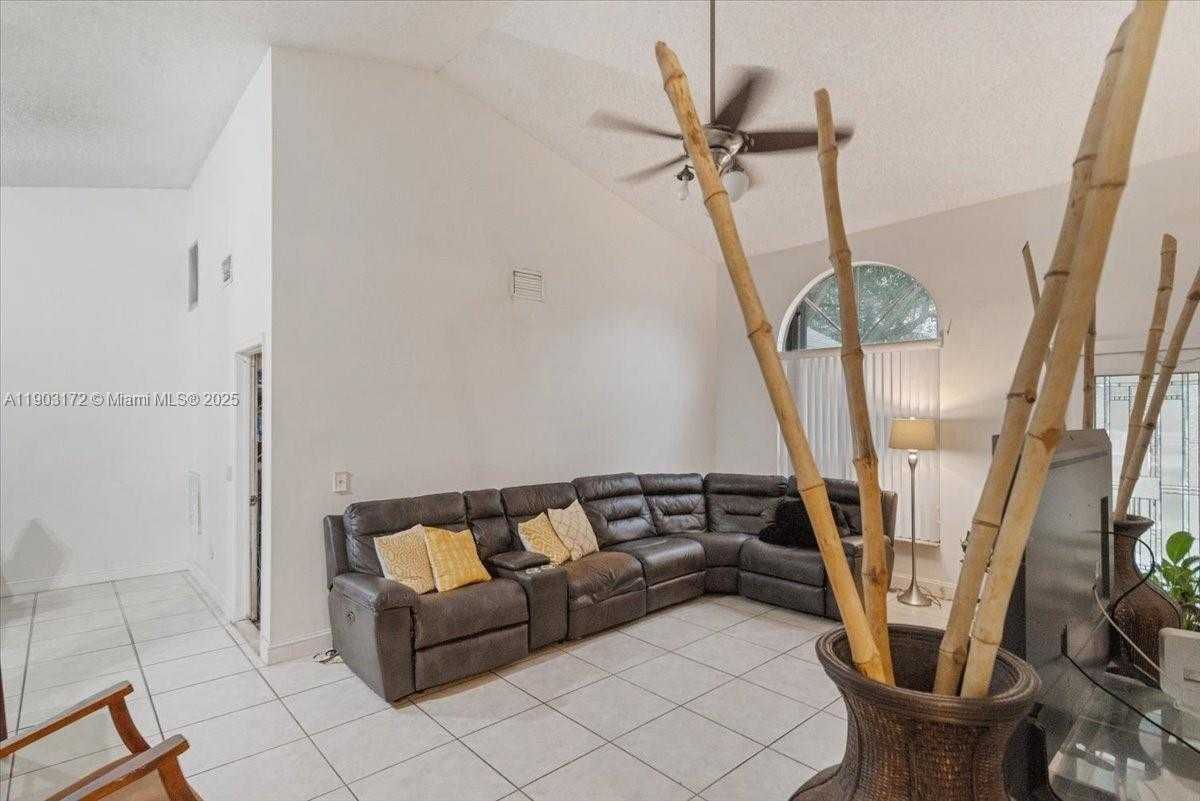 Small Image of 1600 SOUTH WEST 87TH AVE, Pembroke Pines Number 4