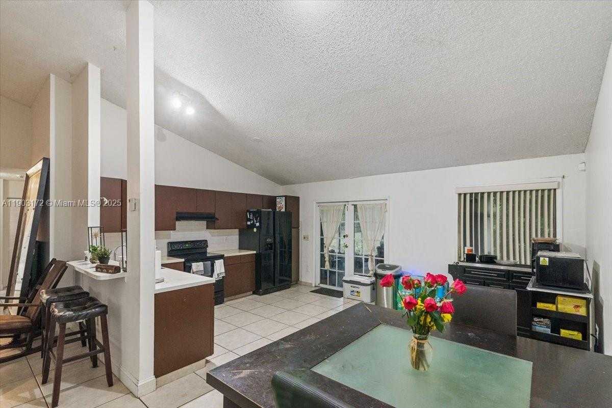 Small Image of 1600 SOUTH WEST 87TH AVE, Pembroke Pines Number 8