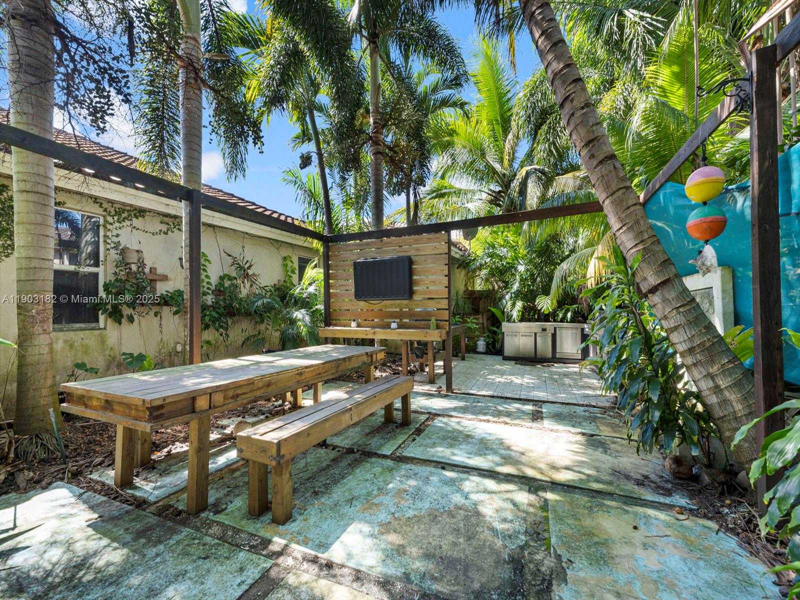 Small Image of 2101 NORTH WEST 15TH TER, Homestead Number 3