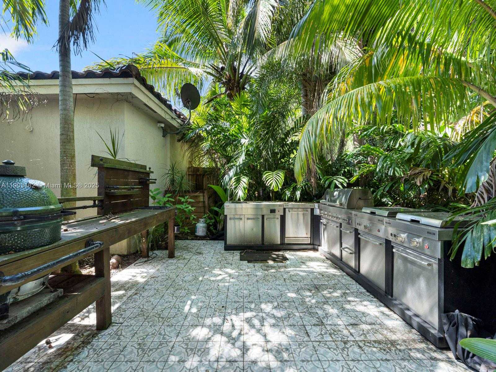 Small Image of 2101 NORTH WEST 15TH TER, Homestead Number 34