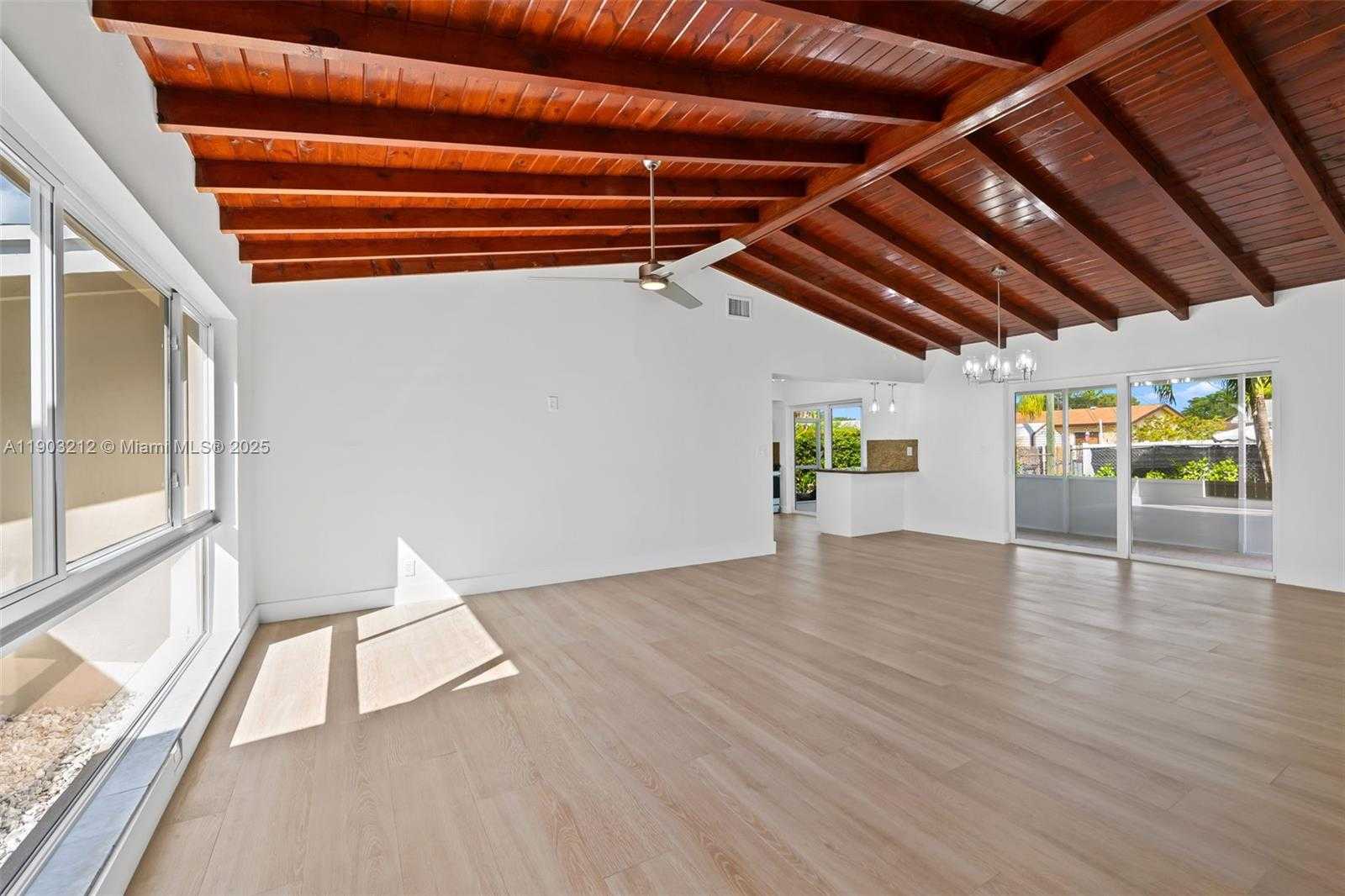 Small Image of 3207 WILSON ST, Hollywood Number 4