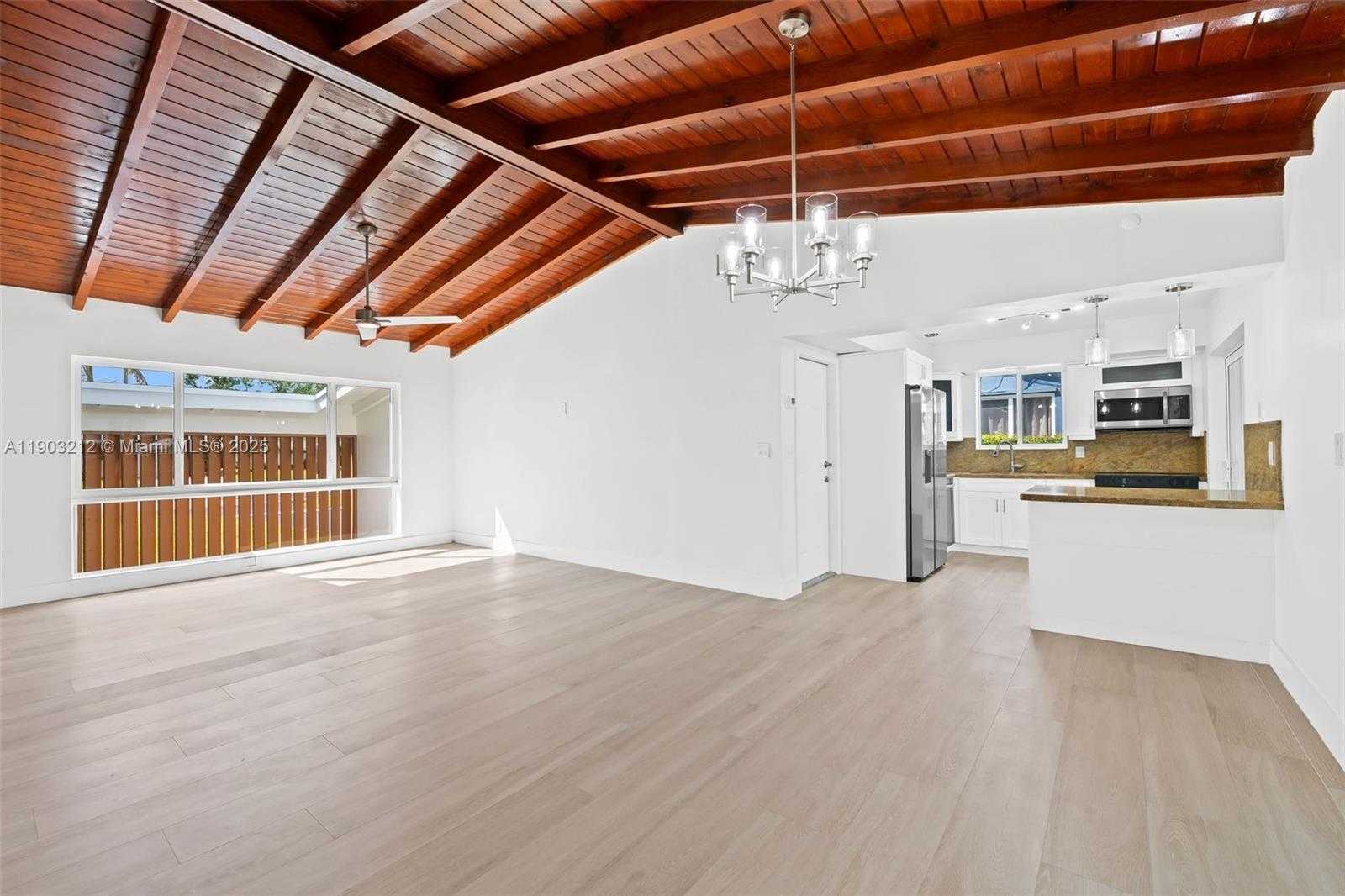 Small Image of 3207 WILSON ST, Hollywood Number 5