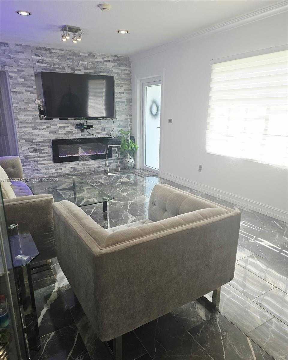 Small Image of 675 EAST 31ST ST, Hialeah Number 10