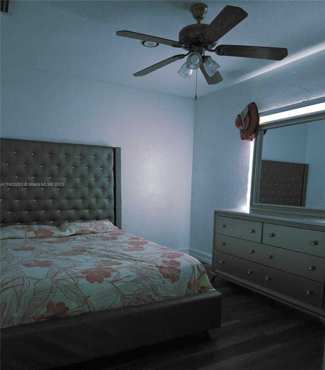 Small Image of 675 EAST 31ST ST, Hialeah Number 14