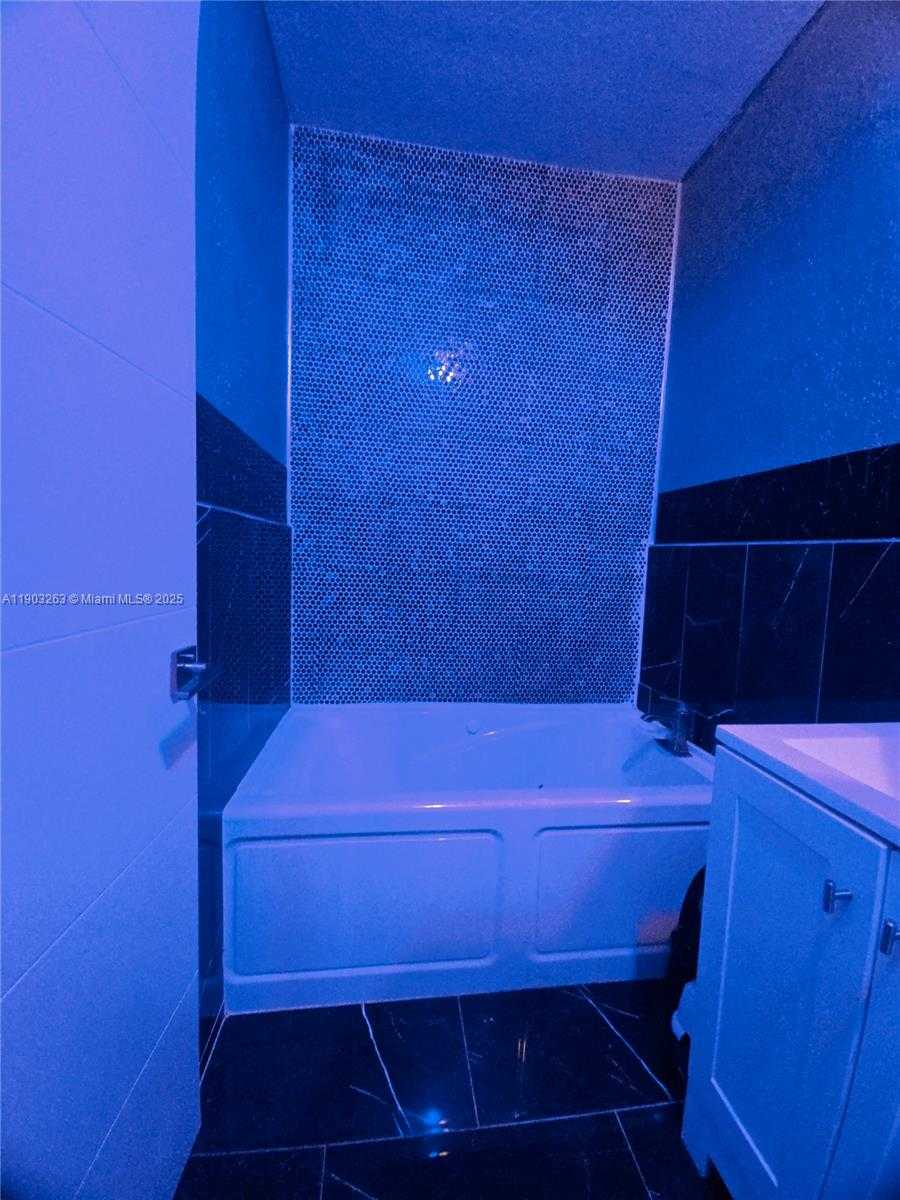 Small Image of 675 EAST 31ST ST, Hialeah Number 19