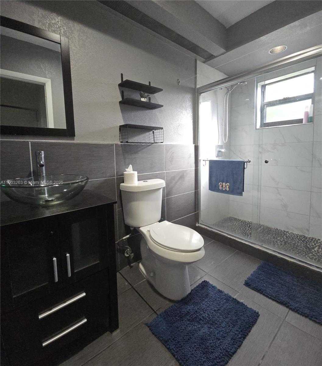 Small Image of 675 EAST 31ST ST, Hialeah Number 22