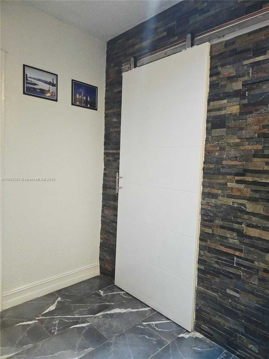 Small Image of 675 EAST 31ST ST, Hialeah Number 9