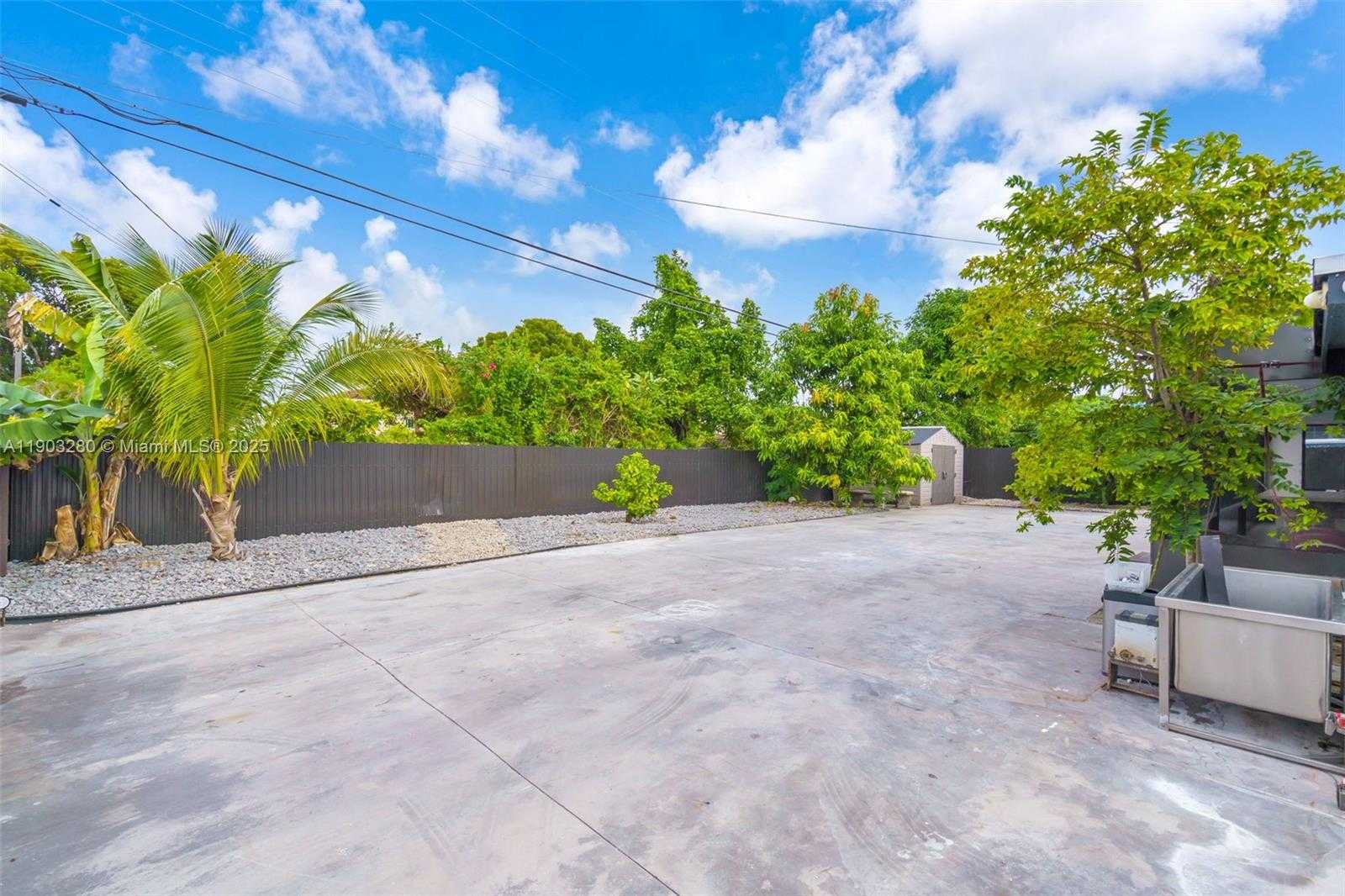 Small Image of 175 WEST 56TH ST, Hialeah Number 28