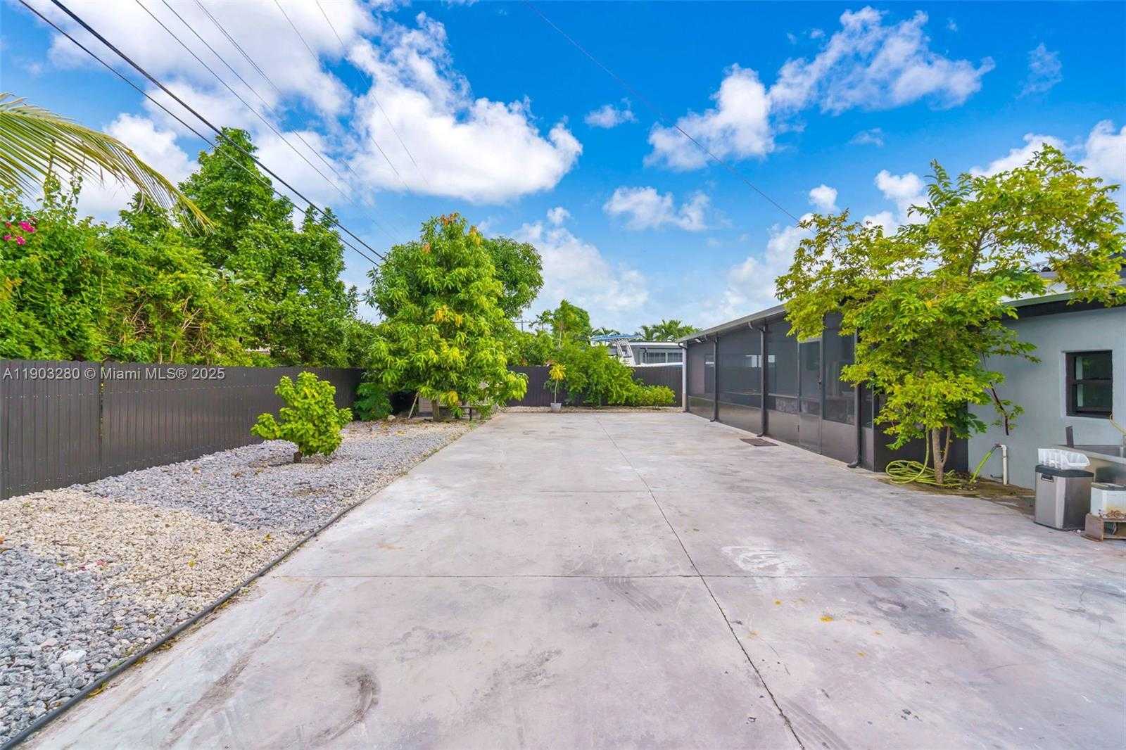 Small Image of 175 WEST 56TH ST, Hialeah Number 29