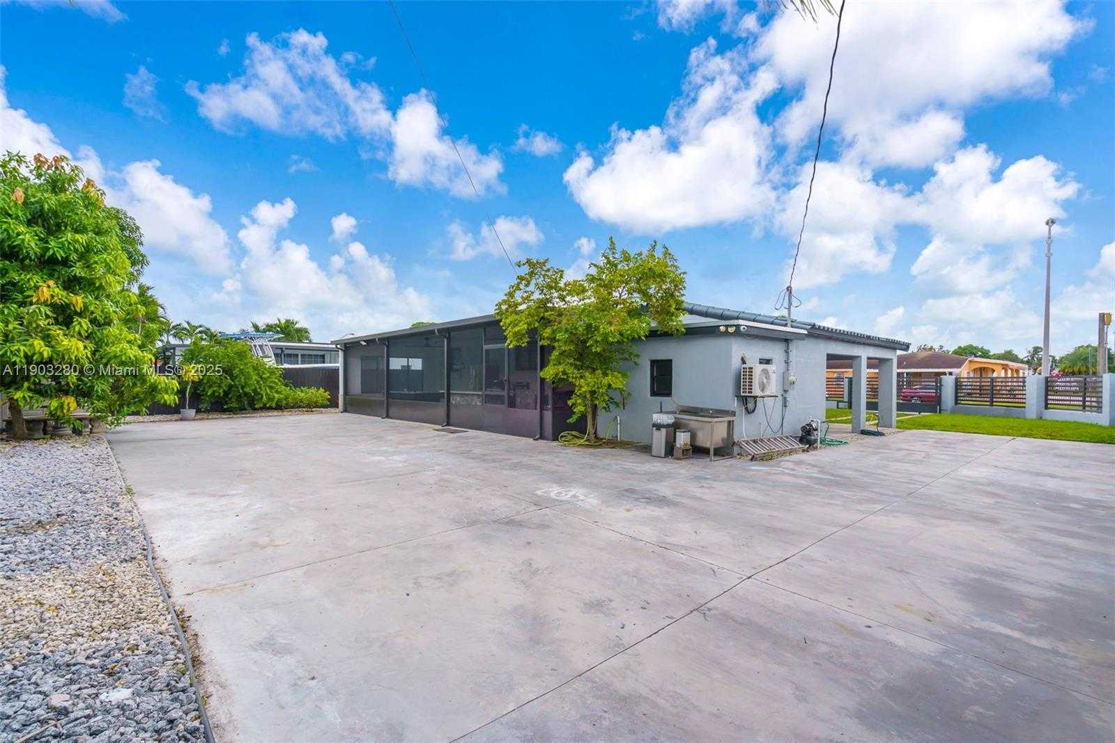 Small Image of 175 WEST 56TH ST, Hialeah Number 30