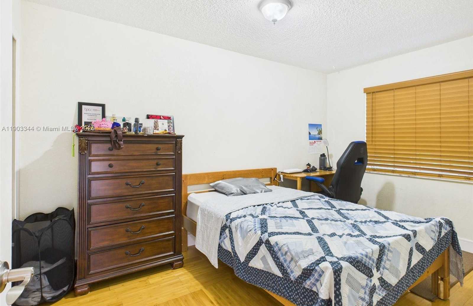 Small Image of 301 NORTH WEST 83RD WAY, Pembroke Pines Number 15