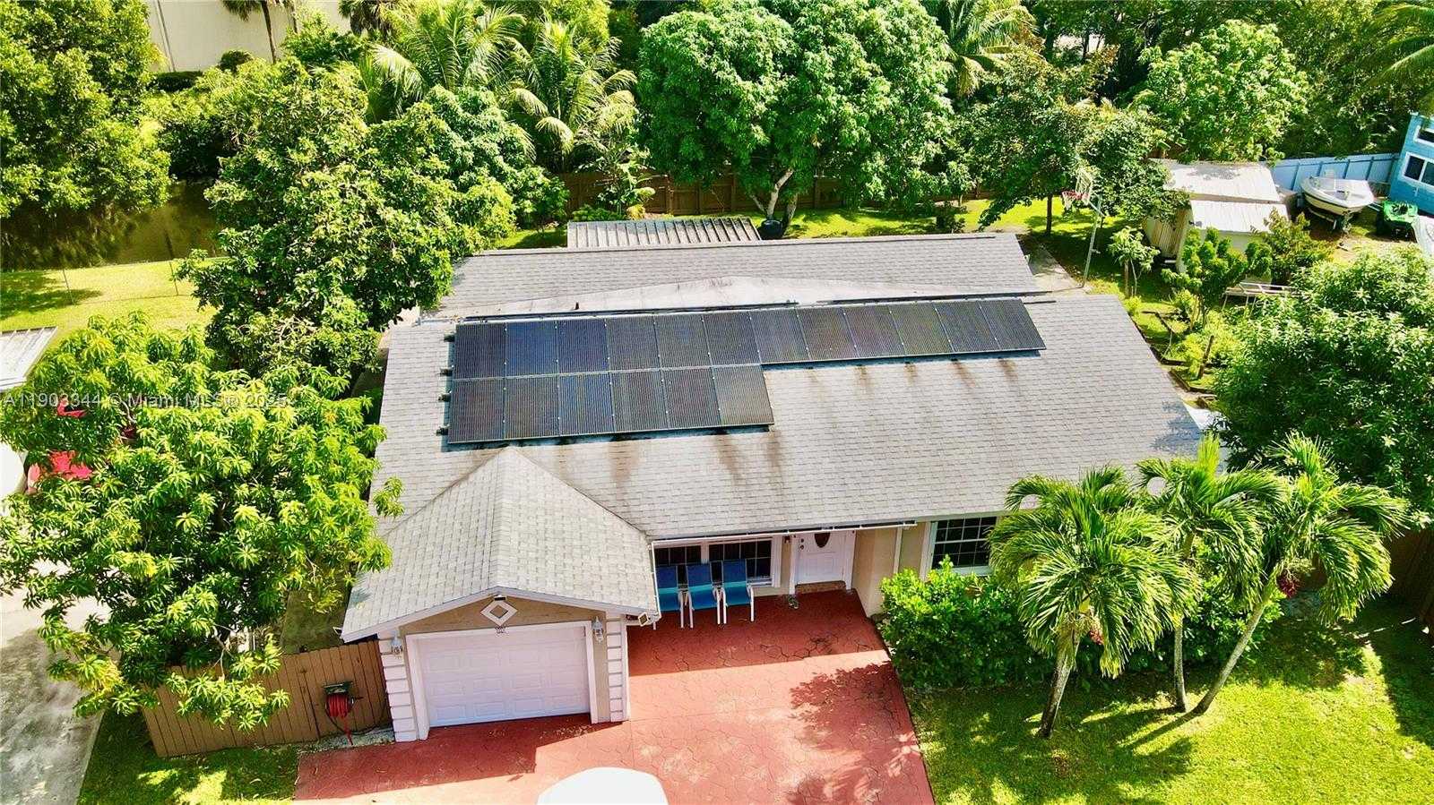 Small Image of 301 NORTH WEST 83RD WAY, Pembroke Pines Number 4