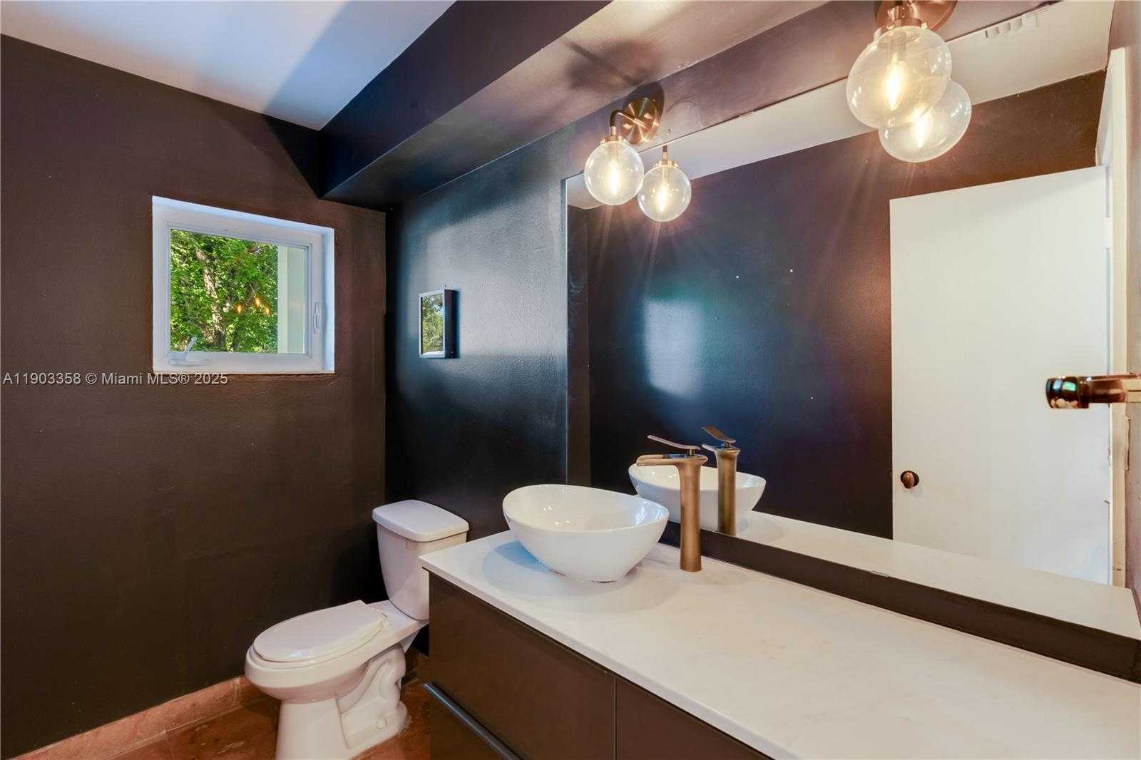 Small Image of 525 RIDGEWOOD RD, Key Biscayne Number 14