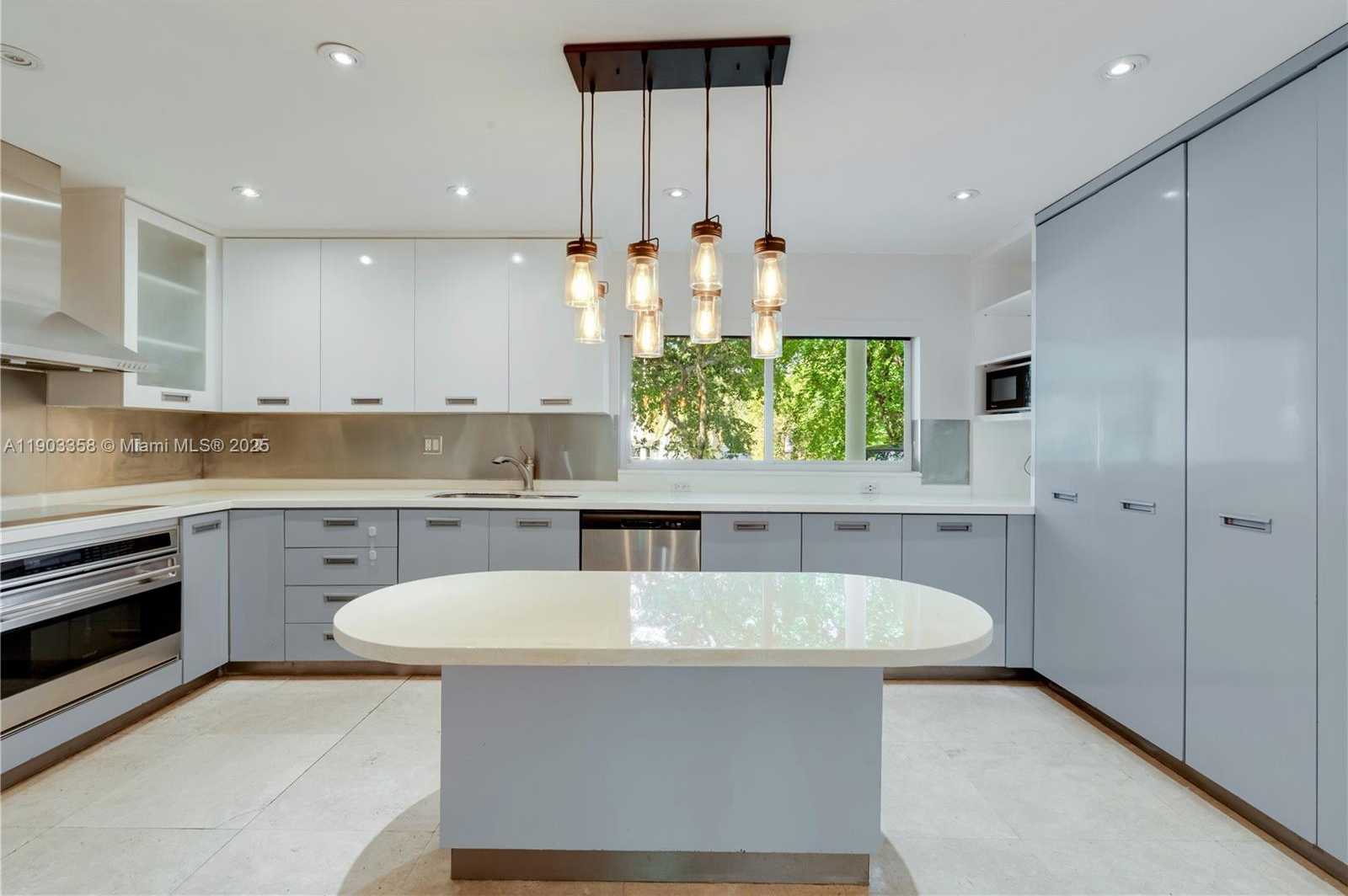 Small Image of 525 RIDGEWOOD RD, Key Biscayne Number 16