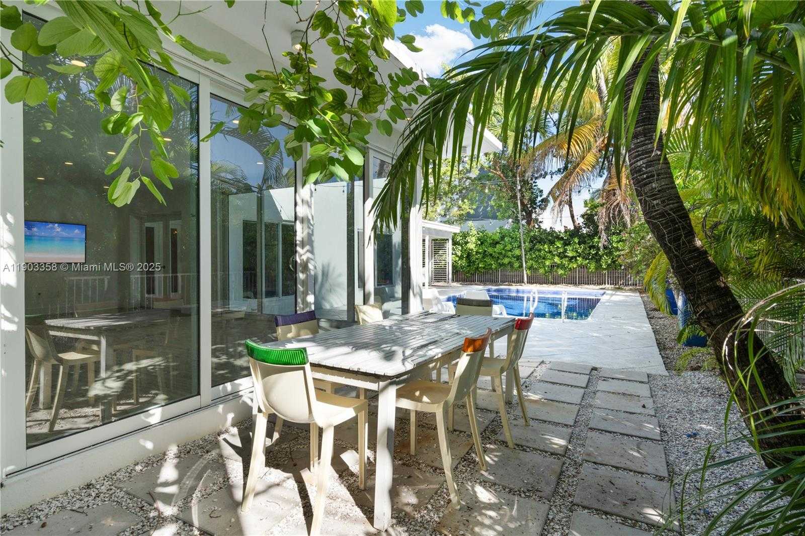 Small Image of 525 RIDGEWOOD RD, Key Biscayne Number 22