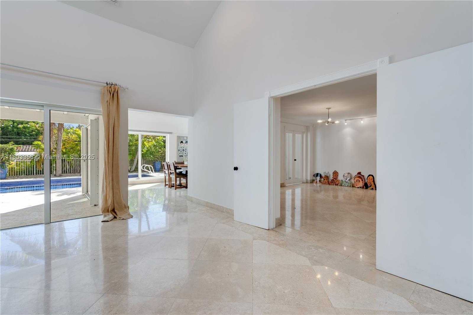 Small Image of 525 RIDGEWOOD RD, Key Biscayne Number 39