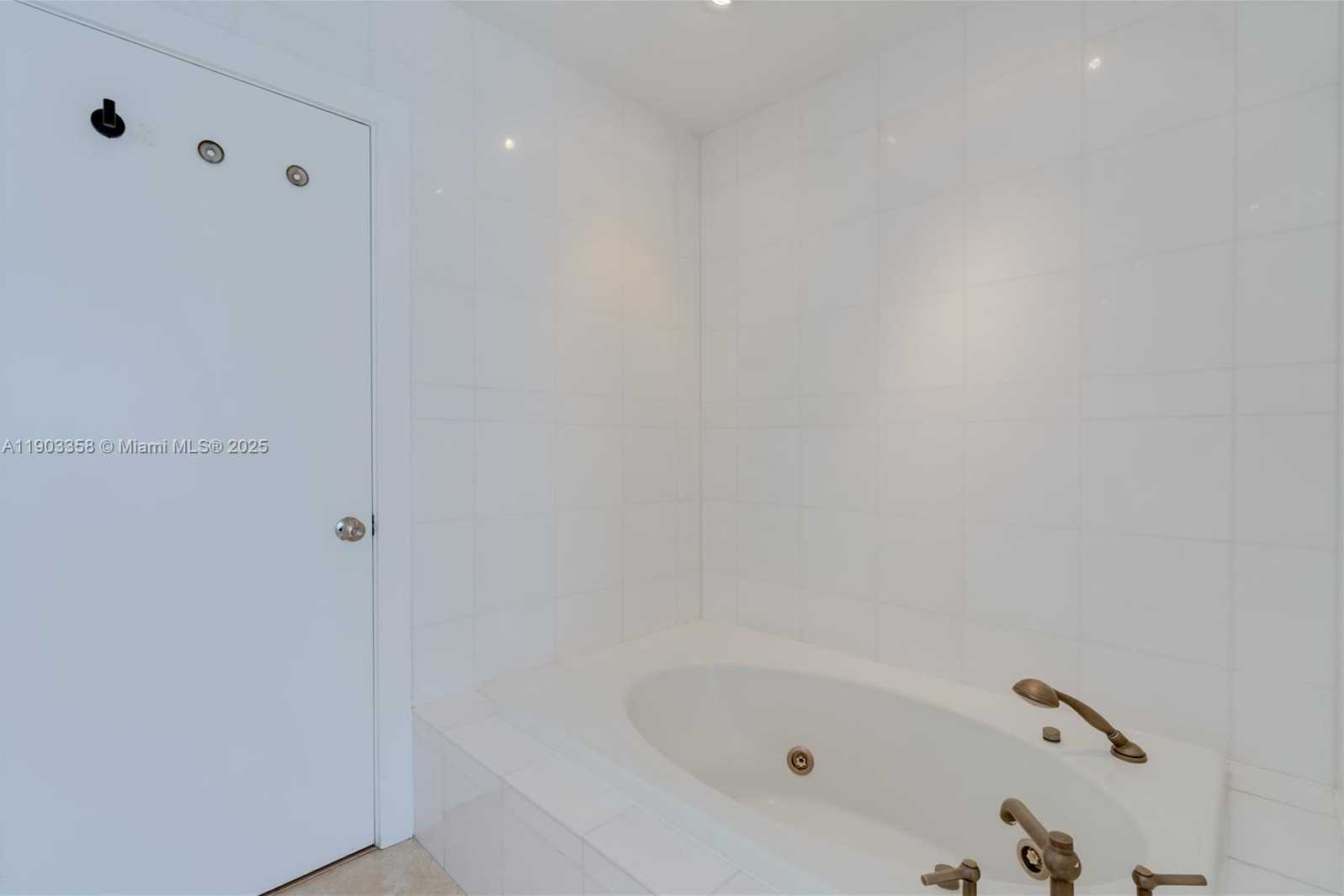 Small Image of 525 RIDGEWOOD RD, Key Biscayne Number 49