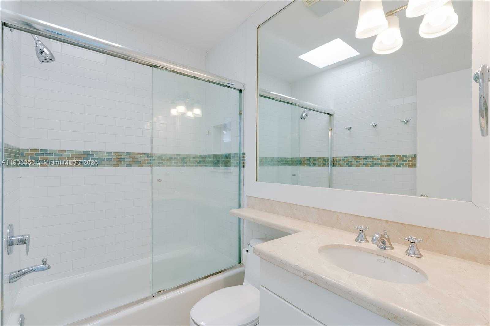 Small Image of 525 RIDGEWOOD RD, Key Biscayne Number 55