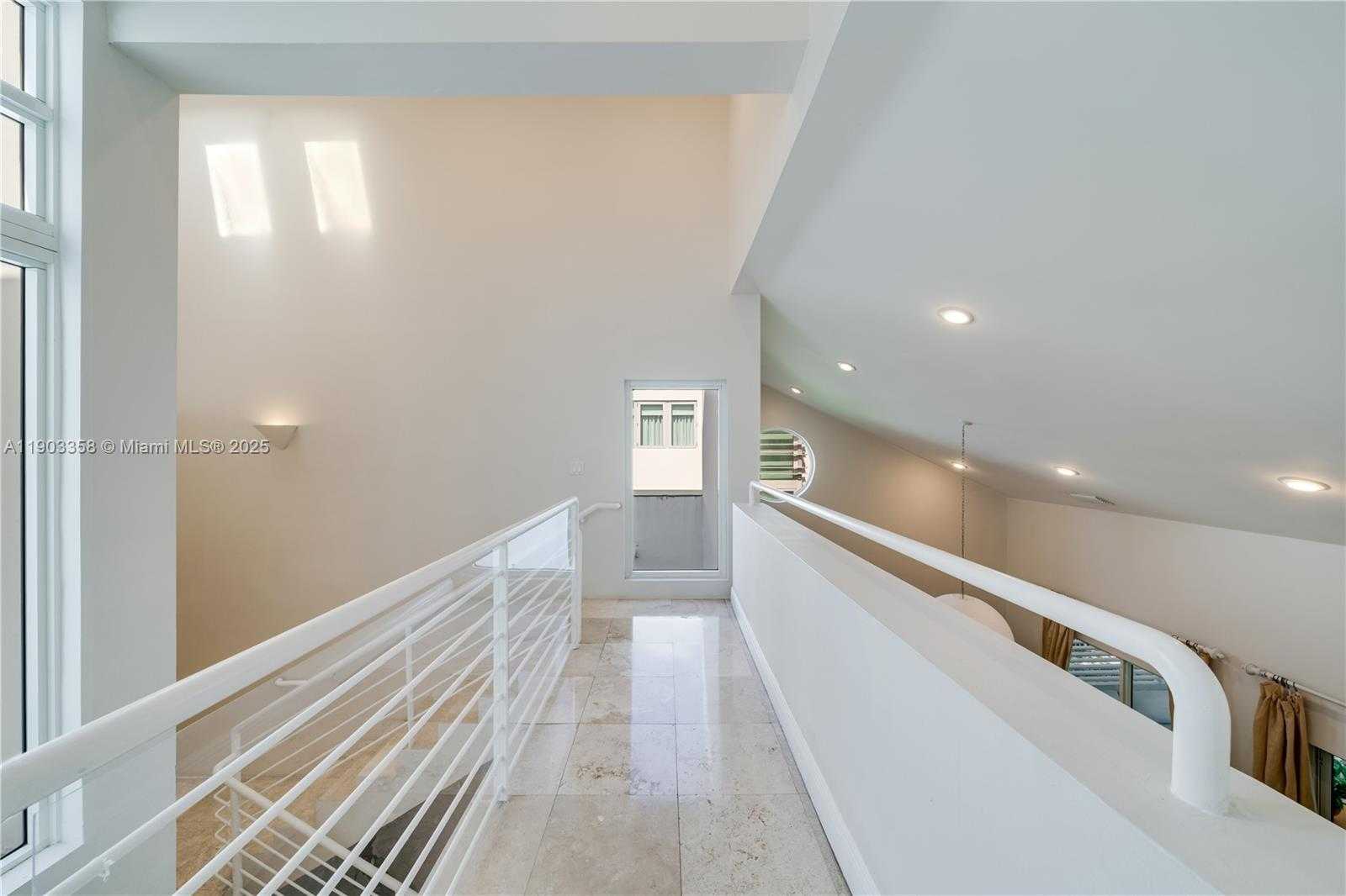 Small Image of 525 RIDGEWOOD RD, Key Biscayne Number 61