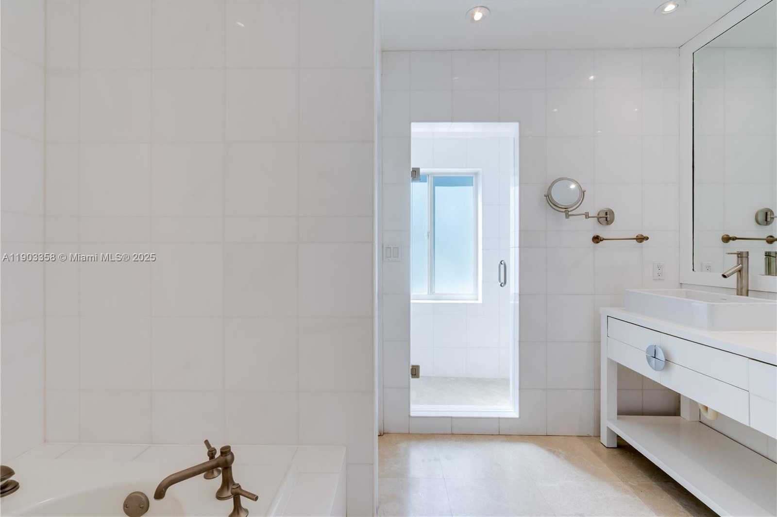 Small Image of 525 RIDGEWOOD RD, Key Biscayne Number 7