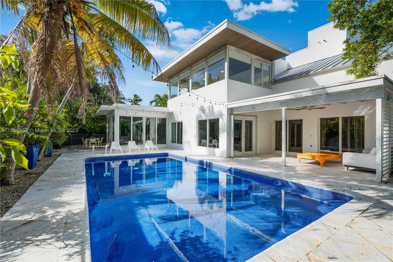 Small Image of 525 RIDGEWOOD RD, Key Biscayne Number 8