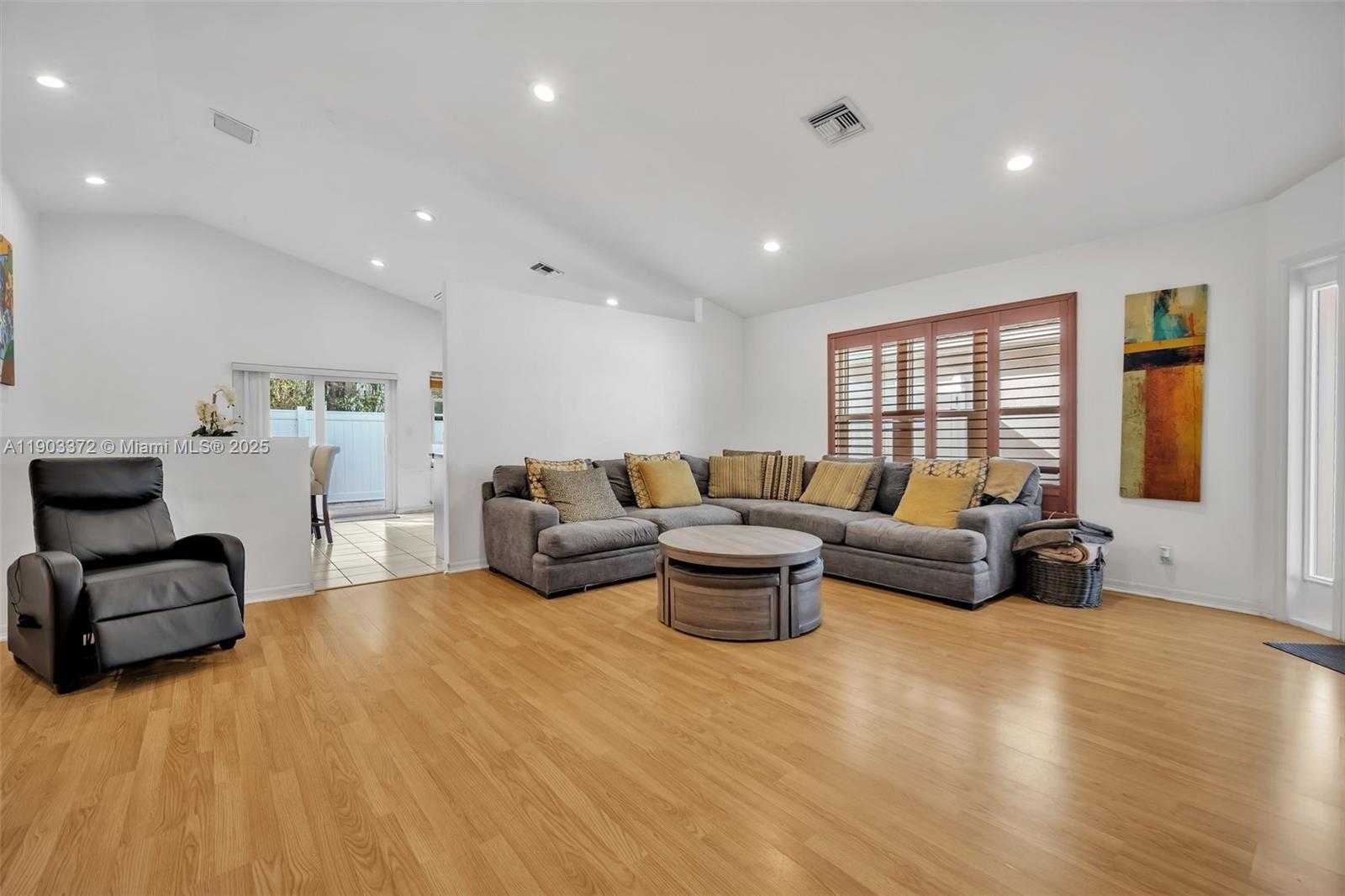 Small Image of 10337 COVENTRY CT, Boca Raton Number 13