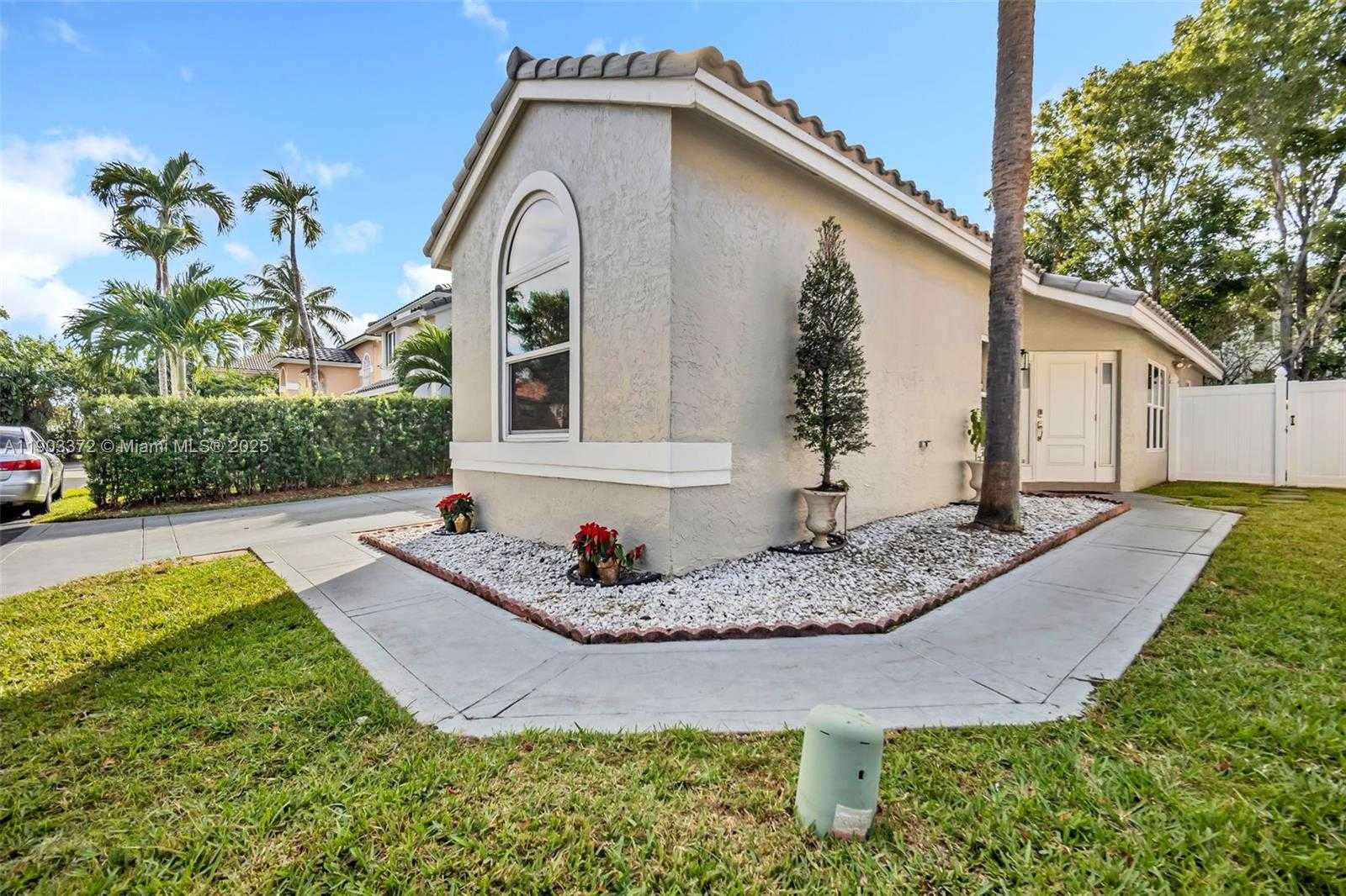 Small Image of 10337 COVENTRY CT, Boca Raton Number 2