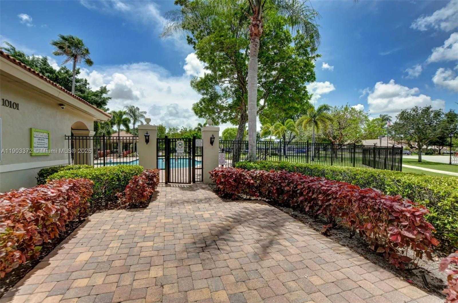 Small Image of 10337 COVENTRY CT, Boca Raton Number 38