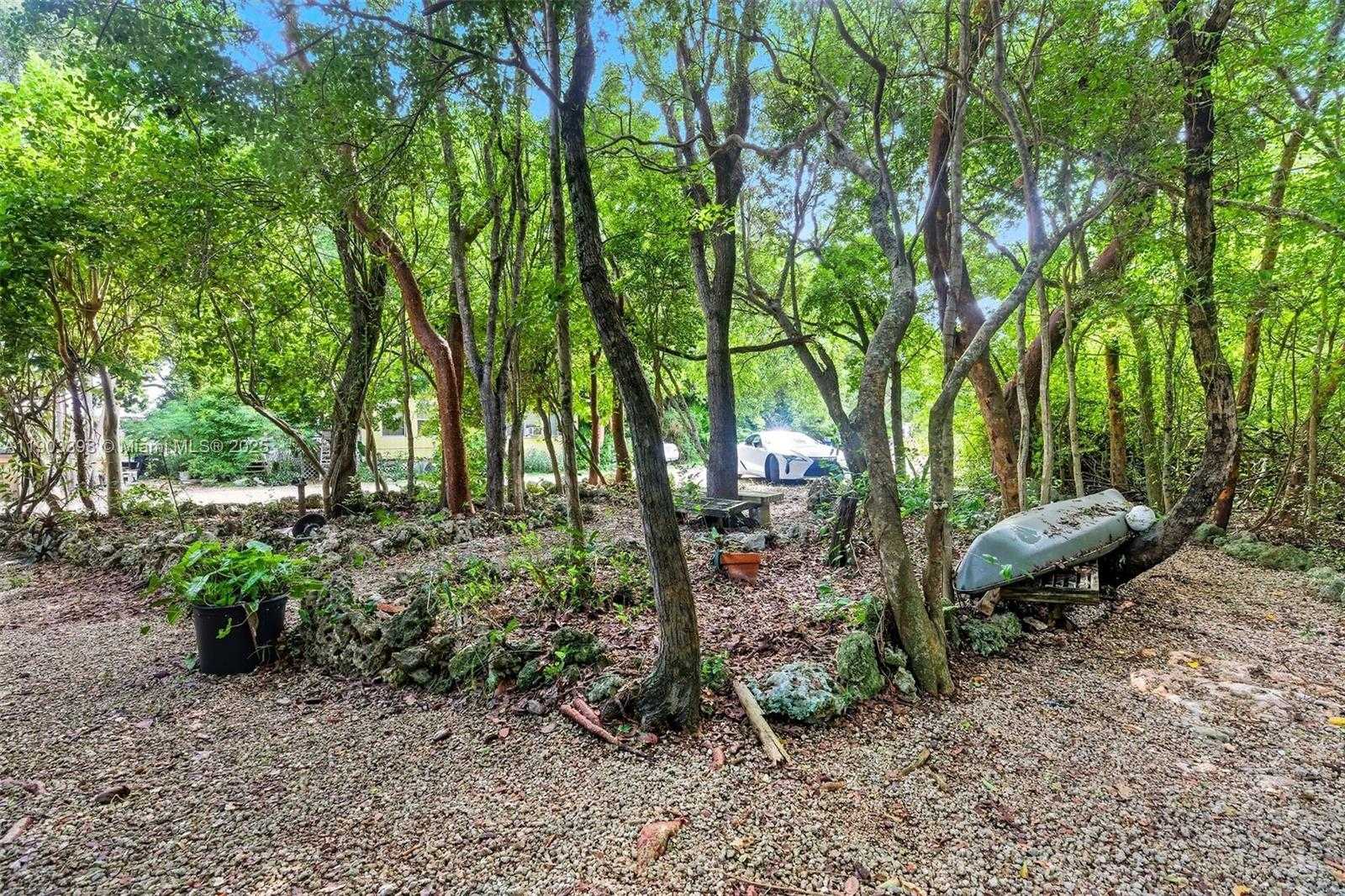 Imagen de Pequeño Objeto