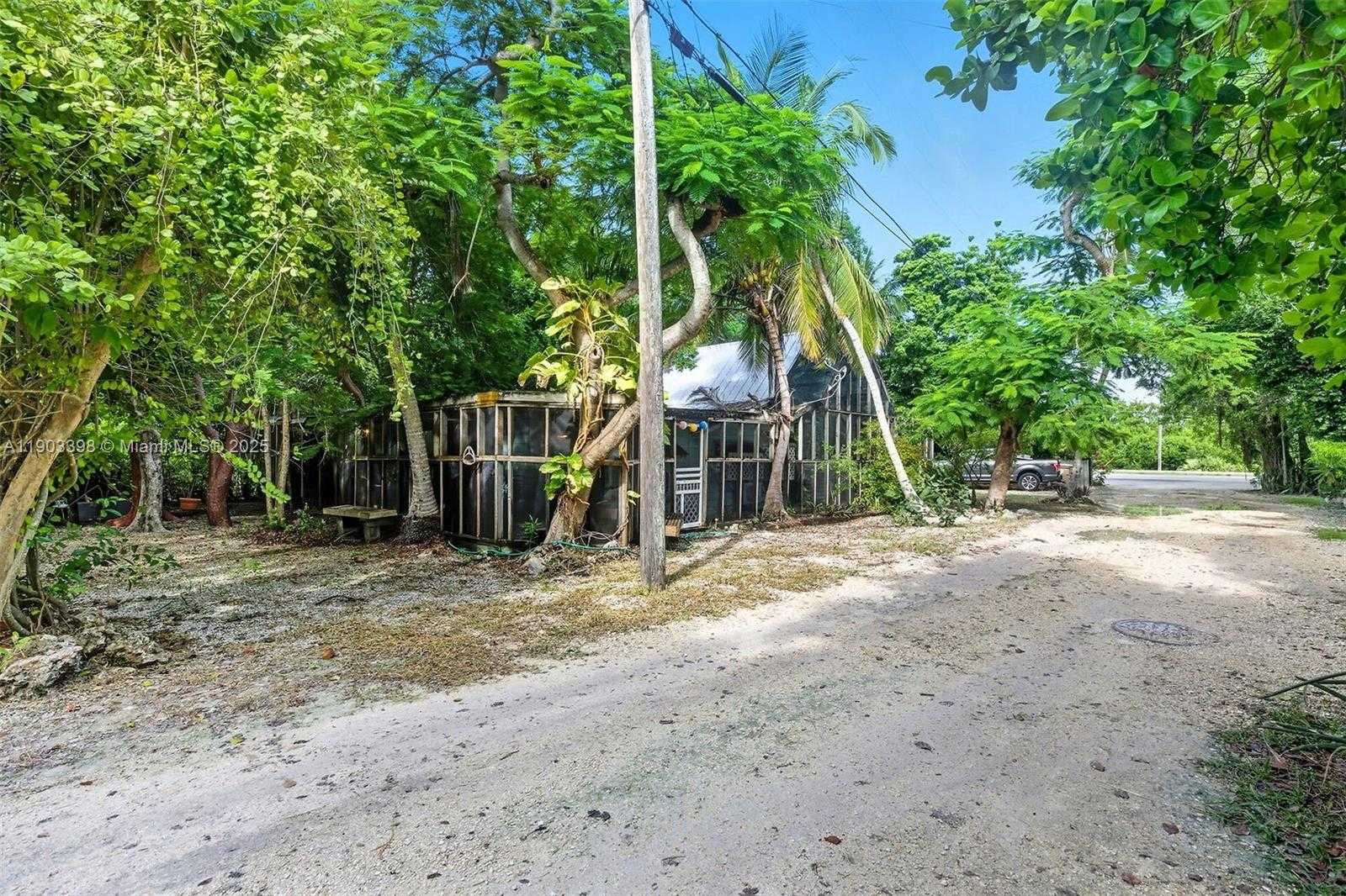 Imagen de Pequeño Objeto