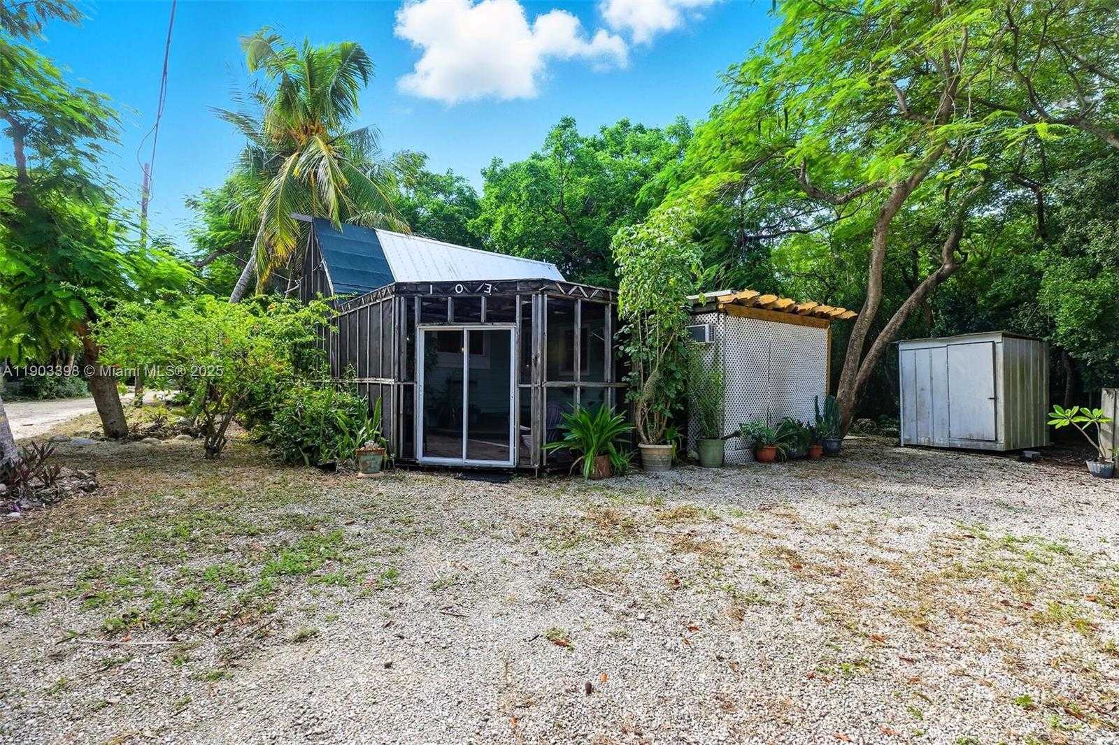 Imagen de Pequeño Objeto