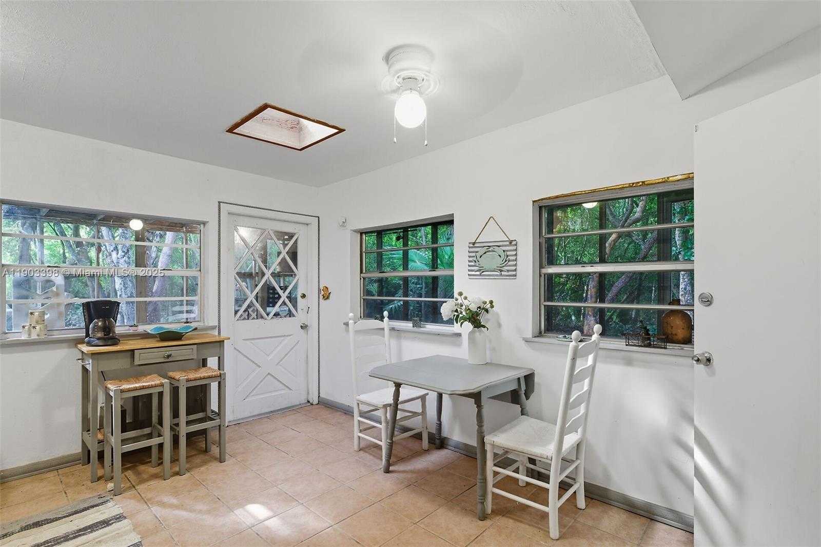 Imagen de Pequeño Objeto