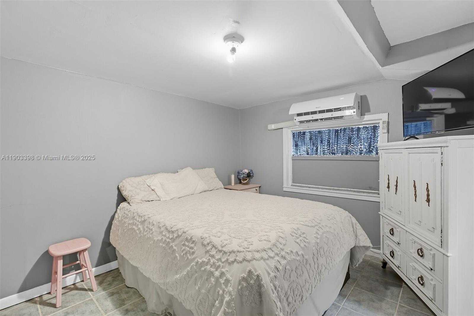 Imagen de Pequeño Objeto