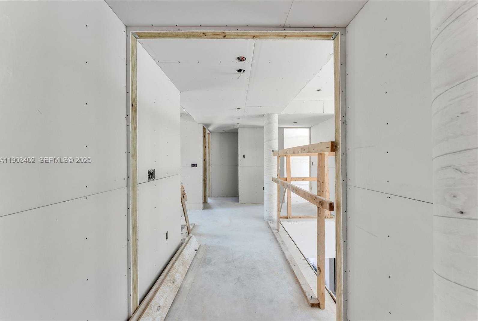 Small Image of 9833 NORTH MIAMI AVE, Miami Shores Number 10