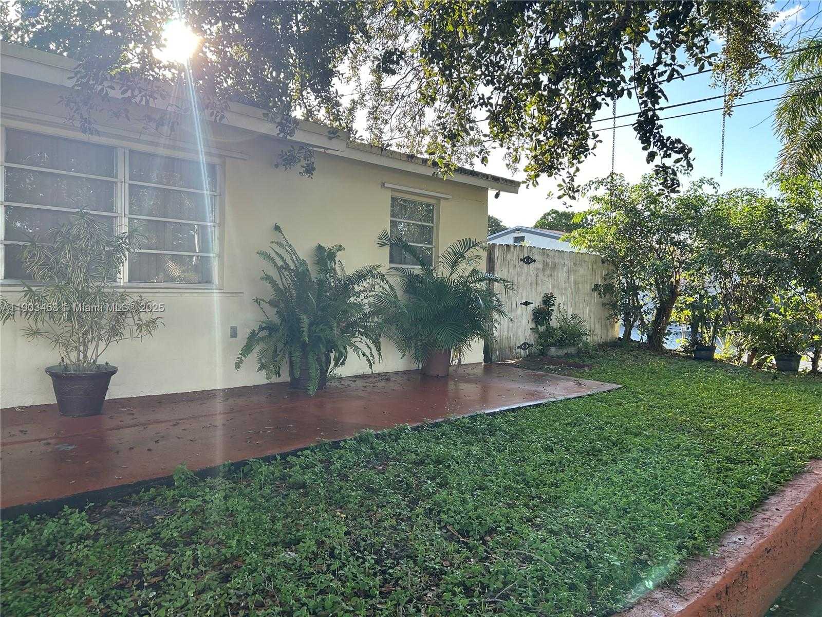 Small Image of 7040 THOMAS ST, Hollywood Number 2