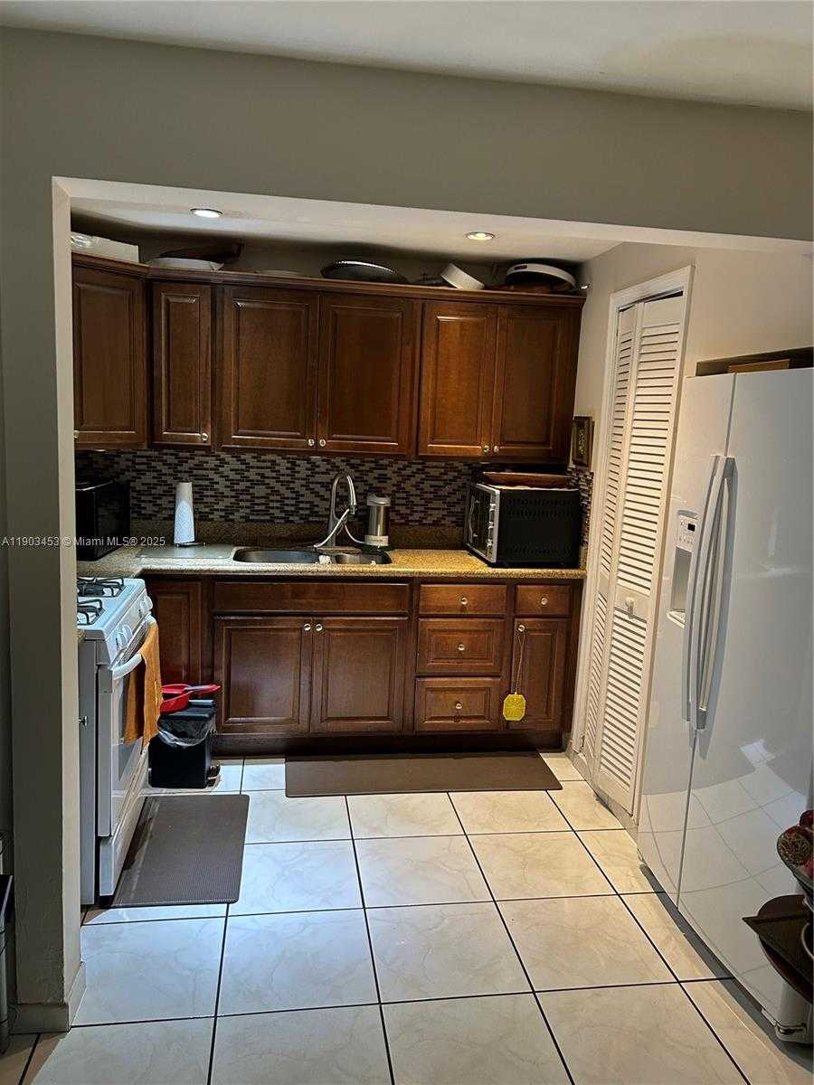 Small Image of 7040 THOMAS ST, Hollywood Number 3