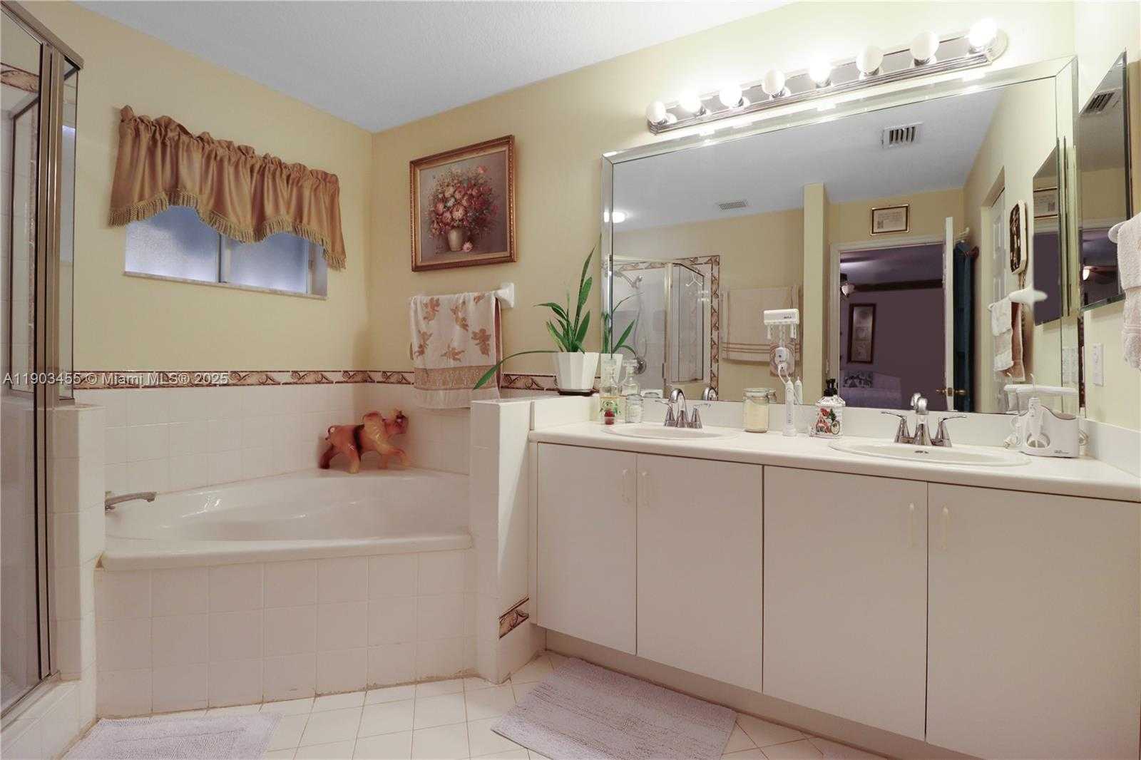 Small Image of 14240 SOUTH WEST 291ST LN, Homestead Number 17