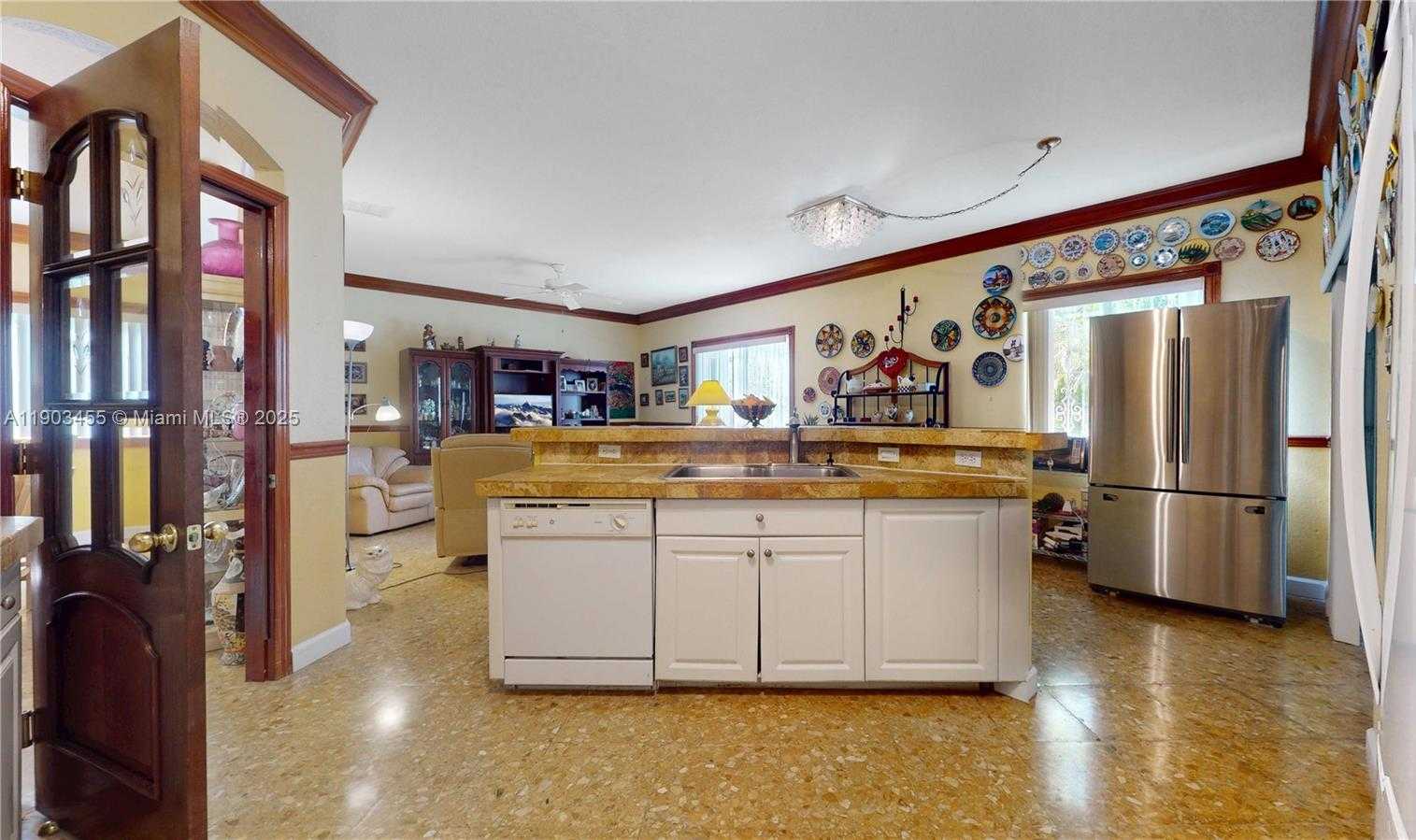 Small Image of 14240 SOUTH WEST 291ST LN, Homestead Number 7