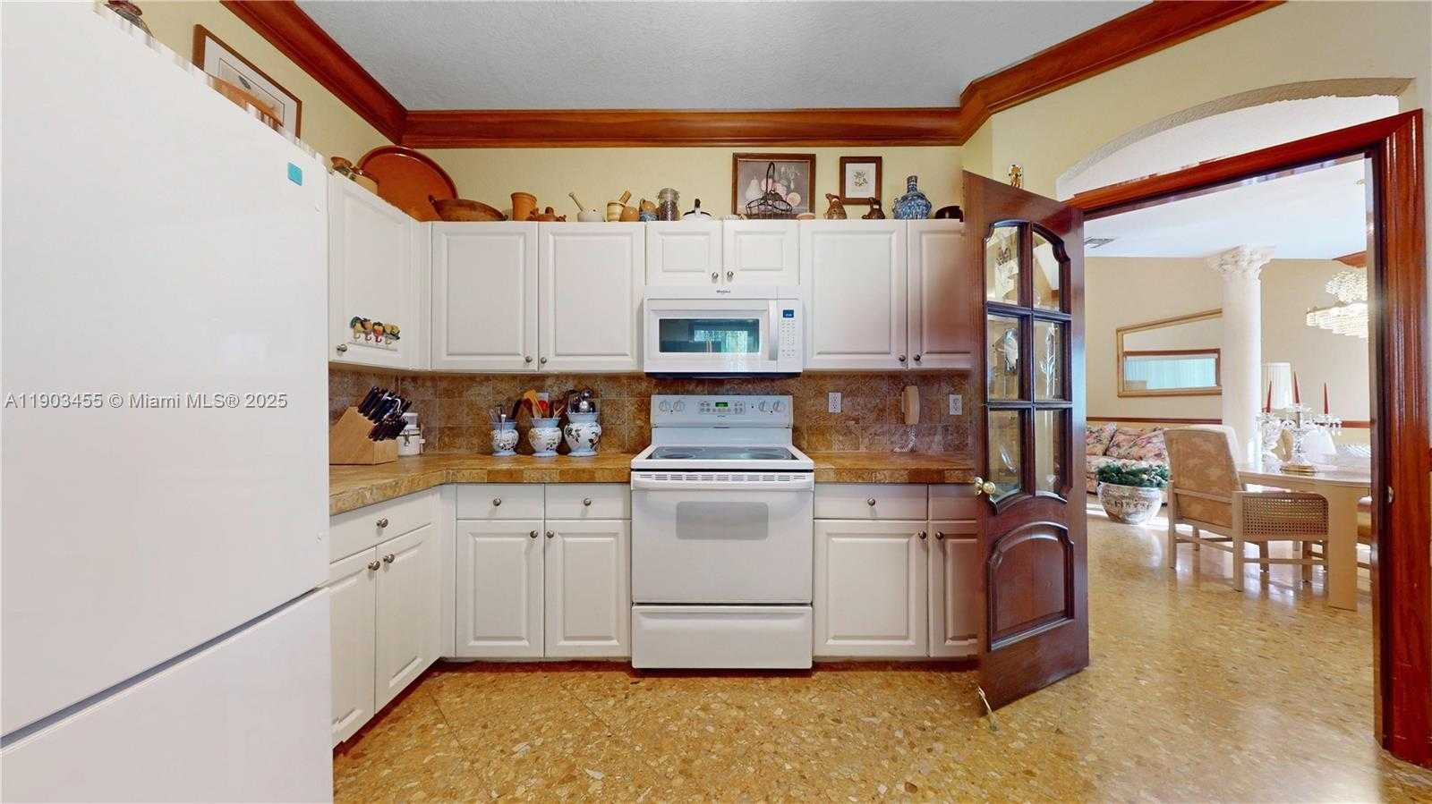 Small Image of 14240 SOUTH WEST 291ST LN, Homestead Number 8