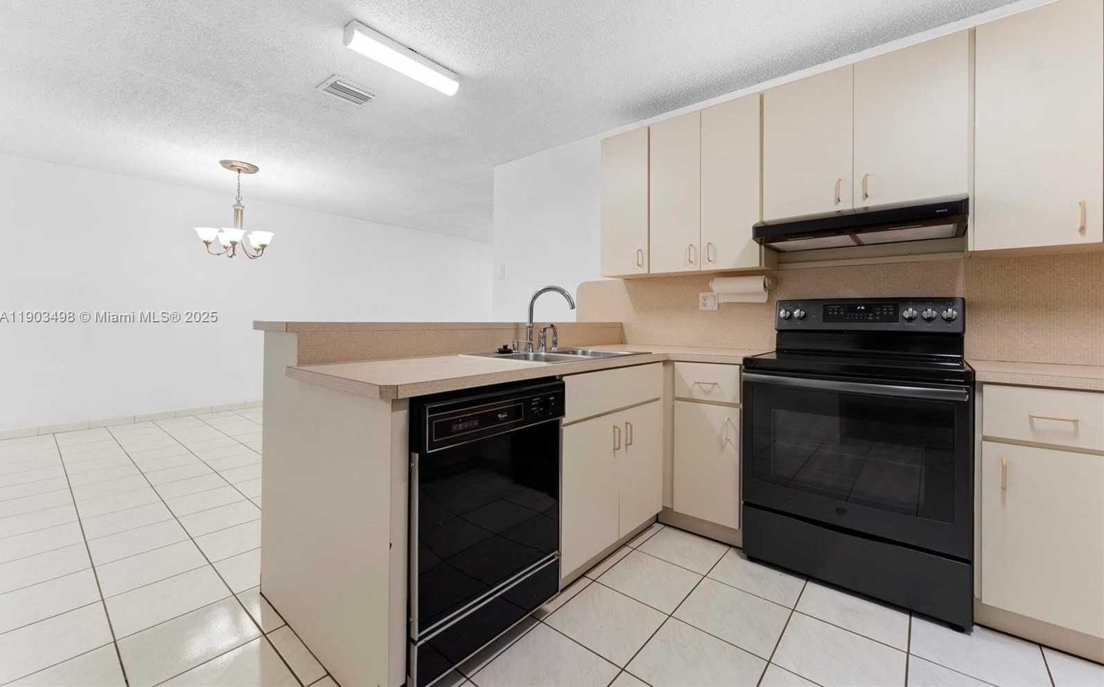 Small Image of 19700 NORTH WEST 48TH AVE, Miami Gardens Number 12