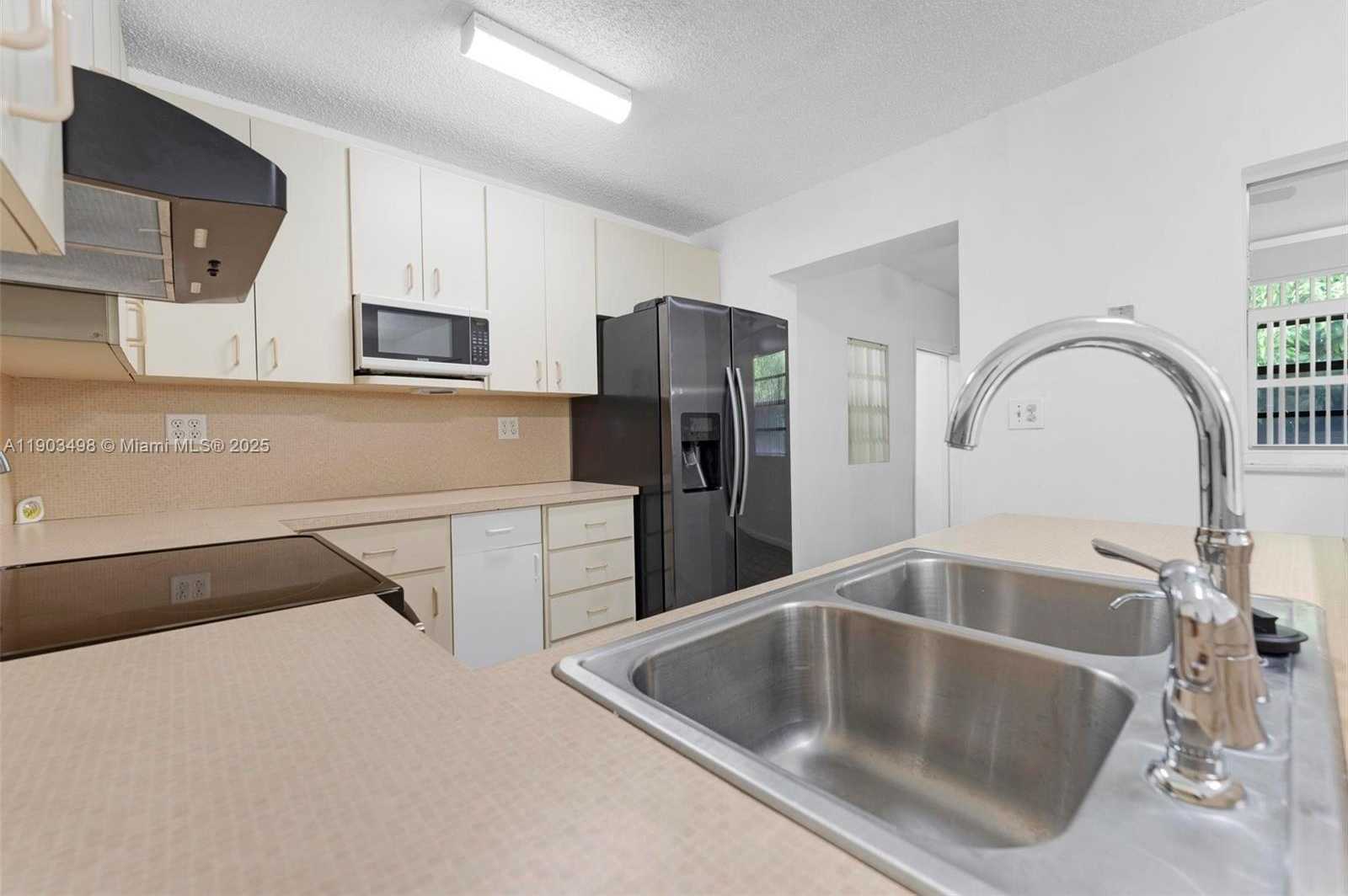 Small Image of 19700 NORTH WEST 48TH AVE, Miami Gardens Number 13