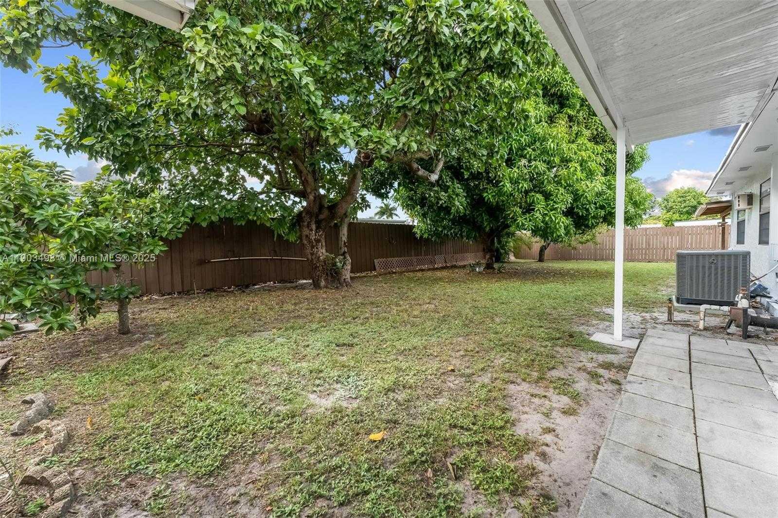 Small Image of 19700 NORTH WEST 48TH AVE, Miami Gardens Number 39