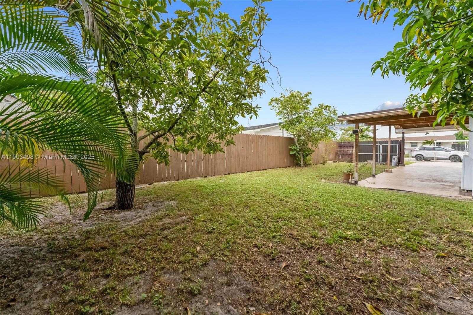 Small Image of 19700 NORTH WEST 48TH AVE, Miami Gardens Number 5