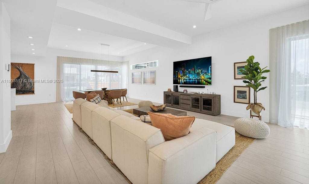 Small Image of 348 DESOTO ST, Hollywood Number 10