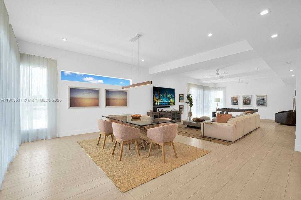 Small Image of 348 DESOTO ST, Hollywood Number 11