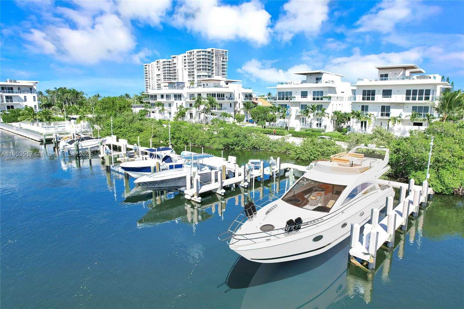 Small Image of 348 DESOTO ST, Hollywood Number 3