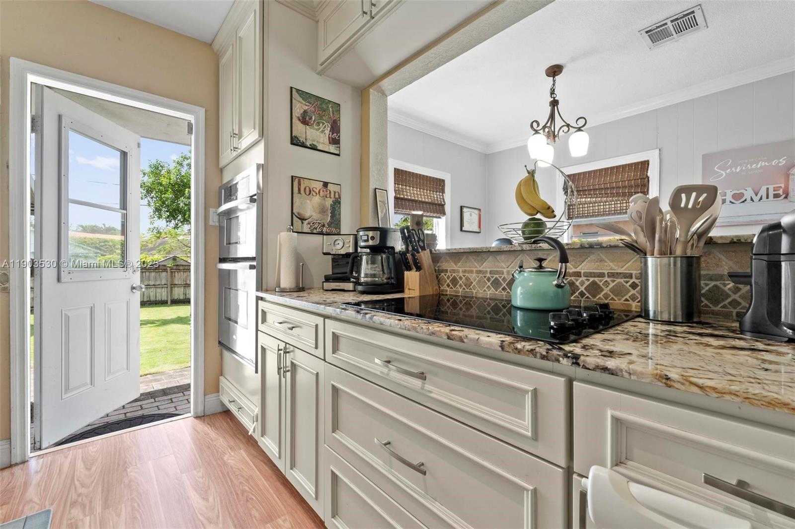 Small Image of 52 FLAGLER DR, Miami Springs Number 10