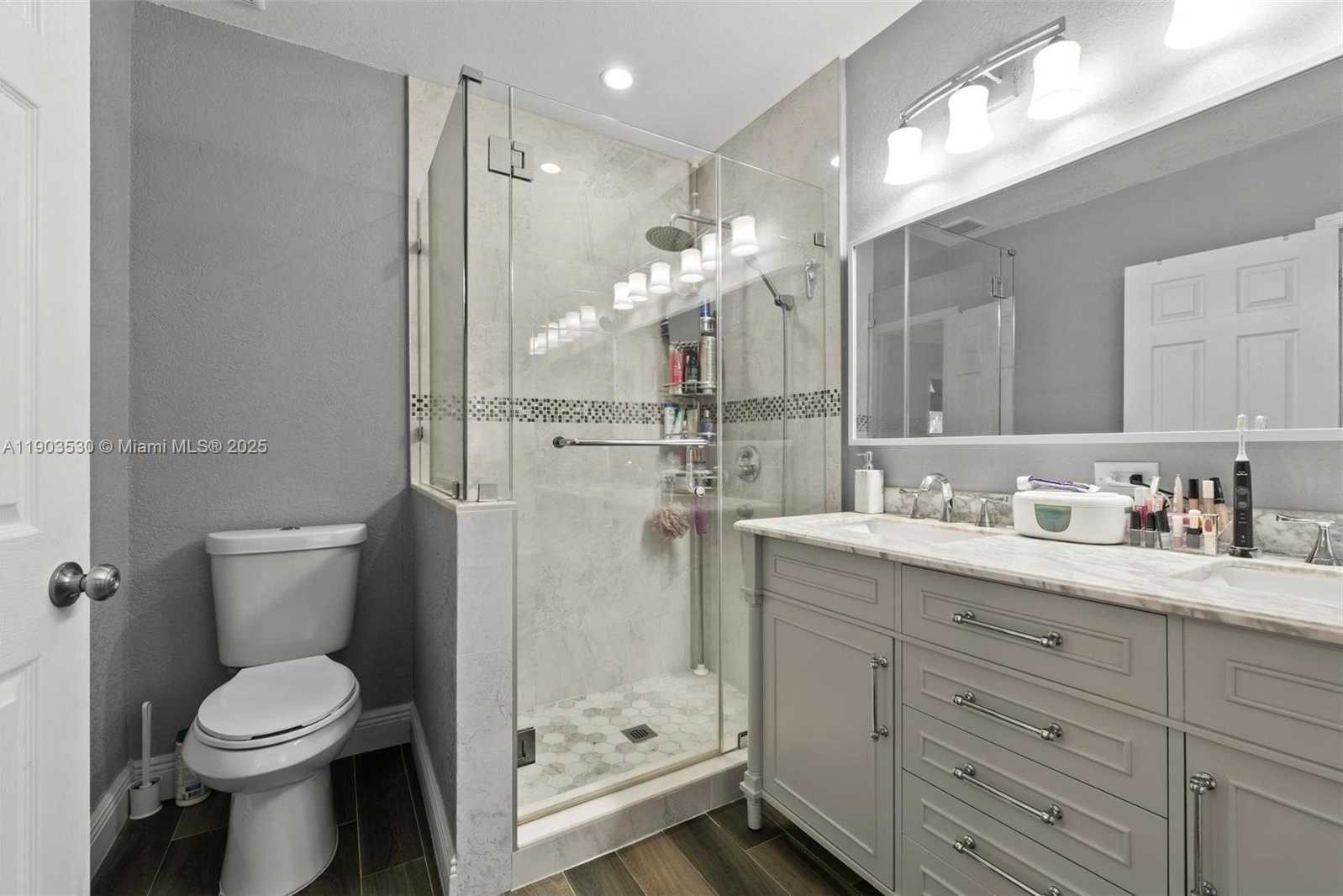 Small Image of 52 FLAGLER DR, Miami Springs Number 12